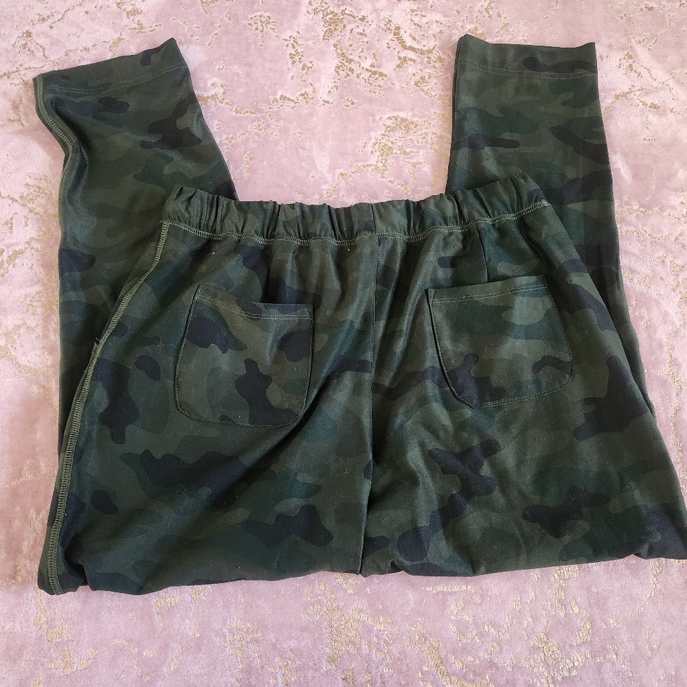 SCORPIO SOL | Camo Print Joggers - Picture 4 of 16